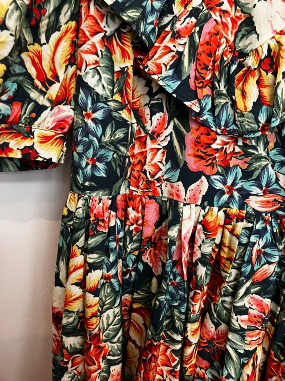 Batsheva Floral Puff-Sleeve Midi May Dress in Green and Coral cotton - Picture 5 of 6